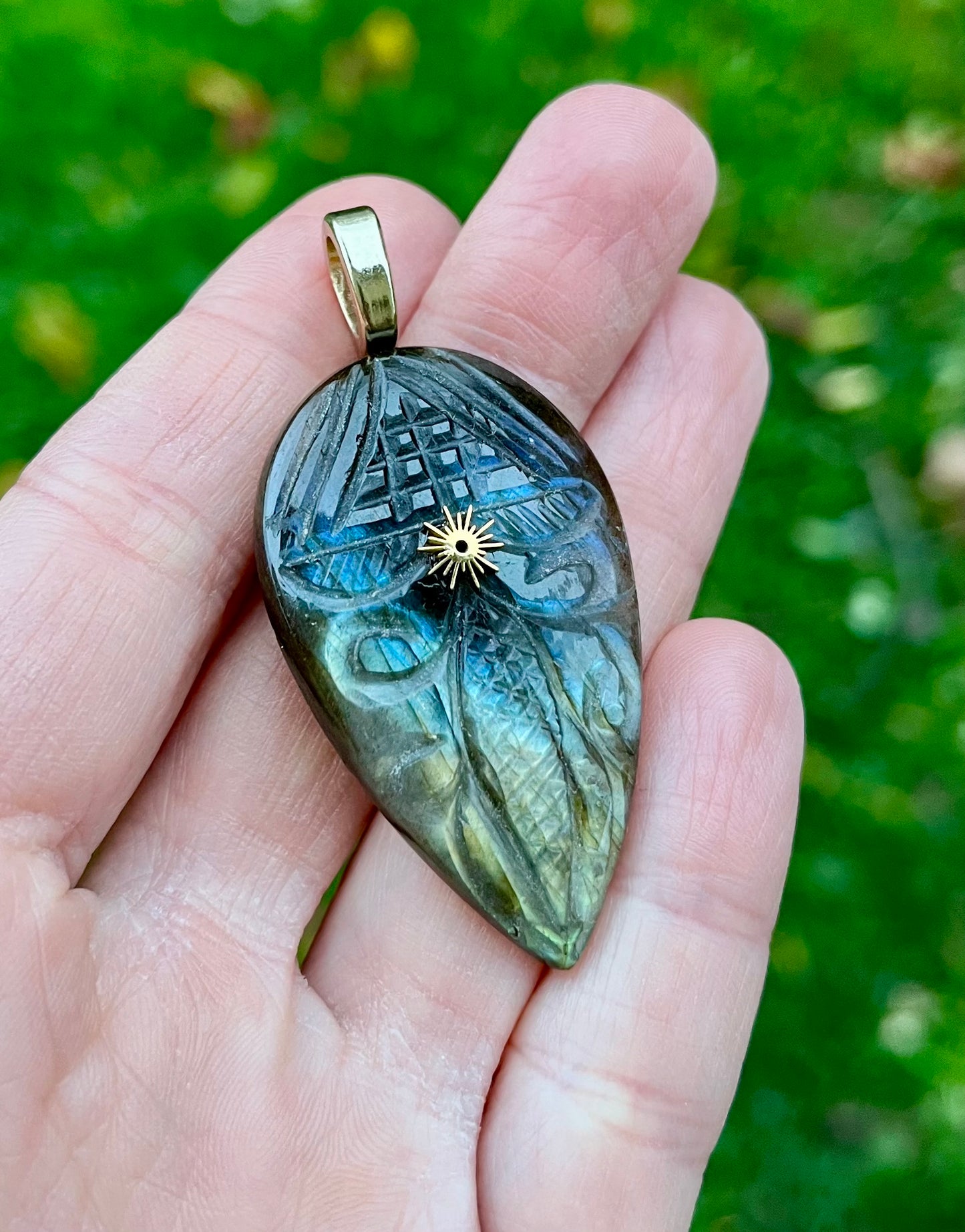 Pendentif amulette masque protecteur Labradorite