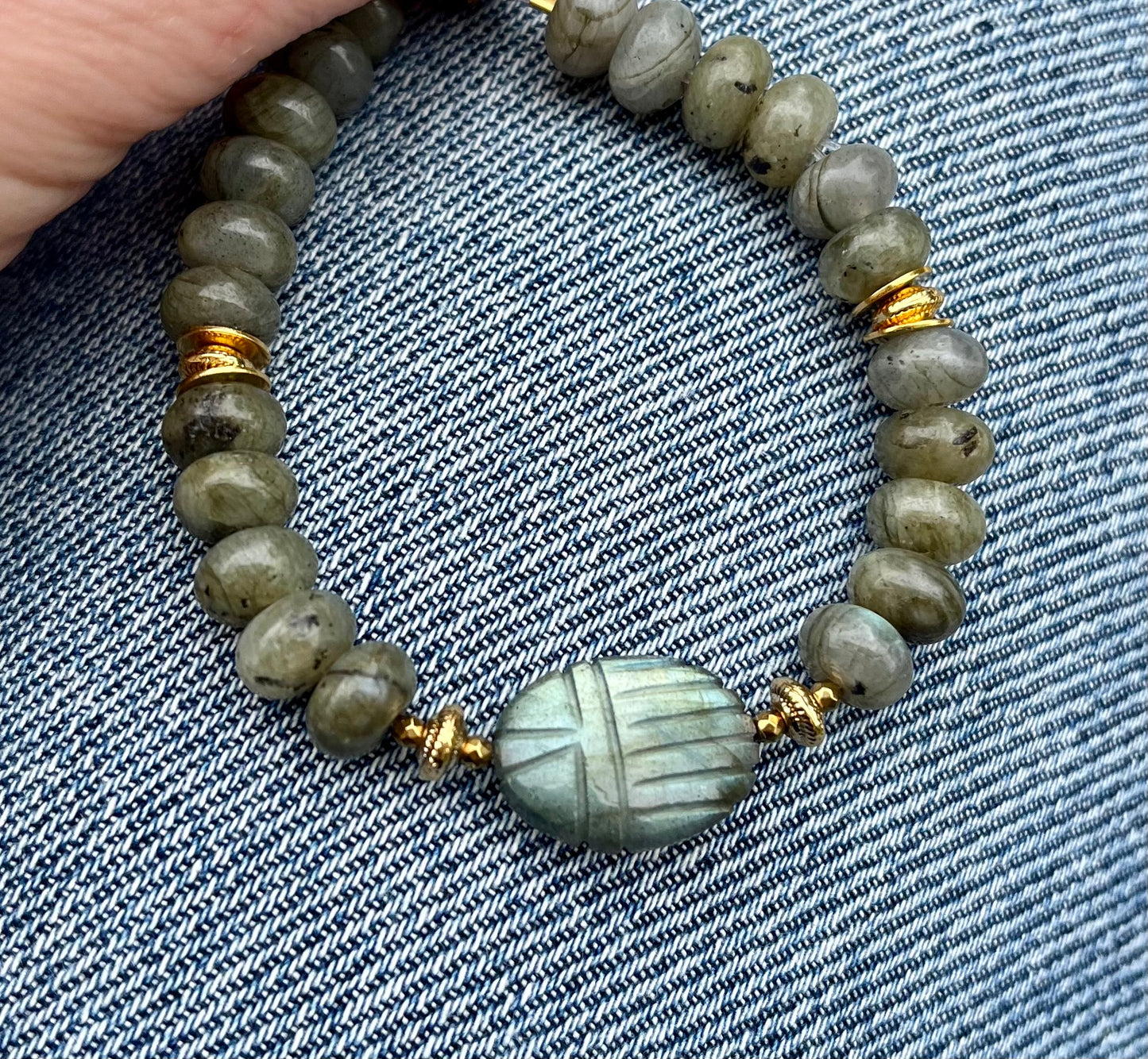 Bracelet amulette scarabée Labradorite