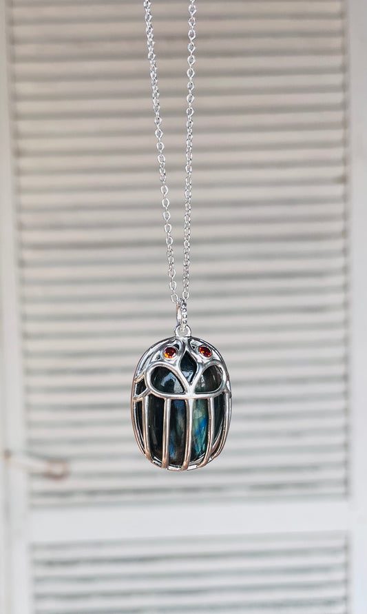 Collier Talisman Scarabée Labradorite