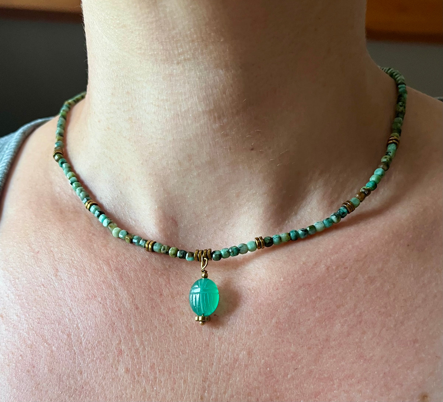 Collier amulette scarabée Onyx vert et Turquoise Africaine