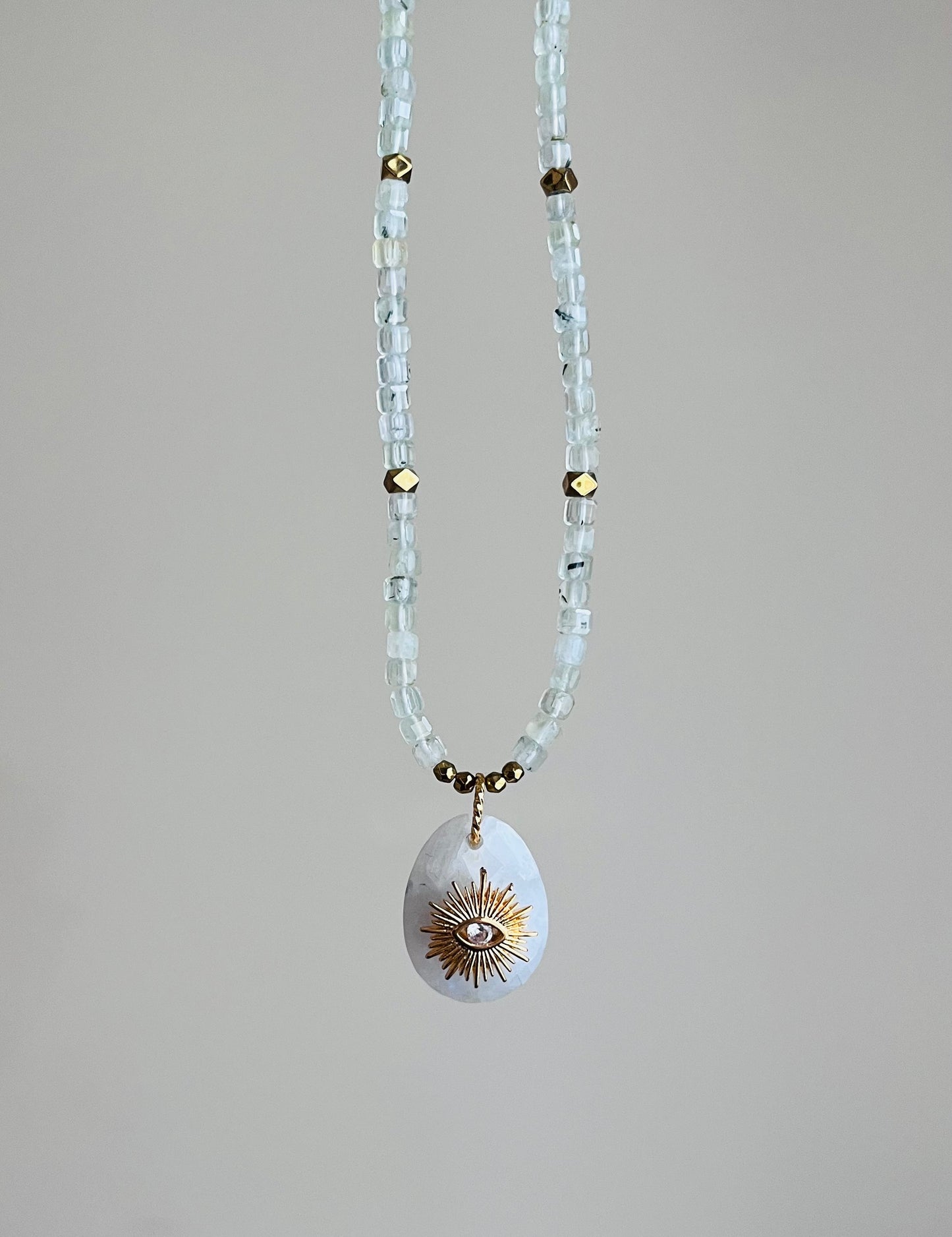 Collier talisman Prehnite et Pierre de Lune - Bienveillance, joie