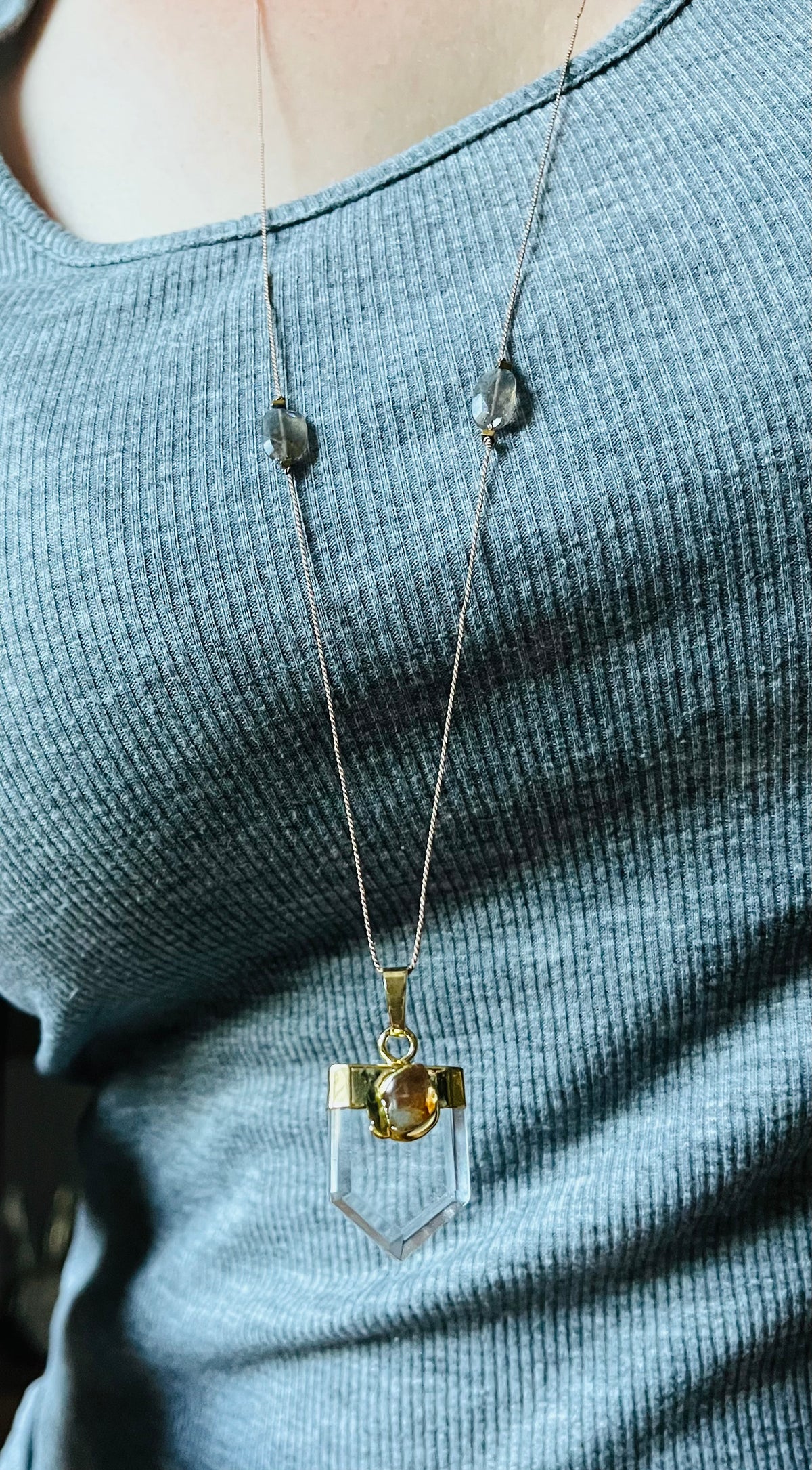 Collier sautoir Talisman Labradorite et Cristal de Roche