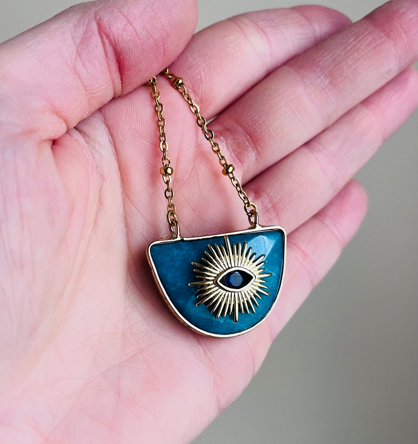 Collier grigri Jade bleu