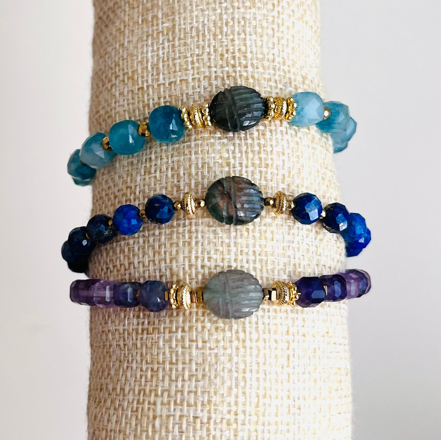 Bracelet amulette scarabée Labradorite et Pierres fines
