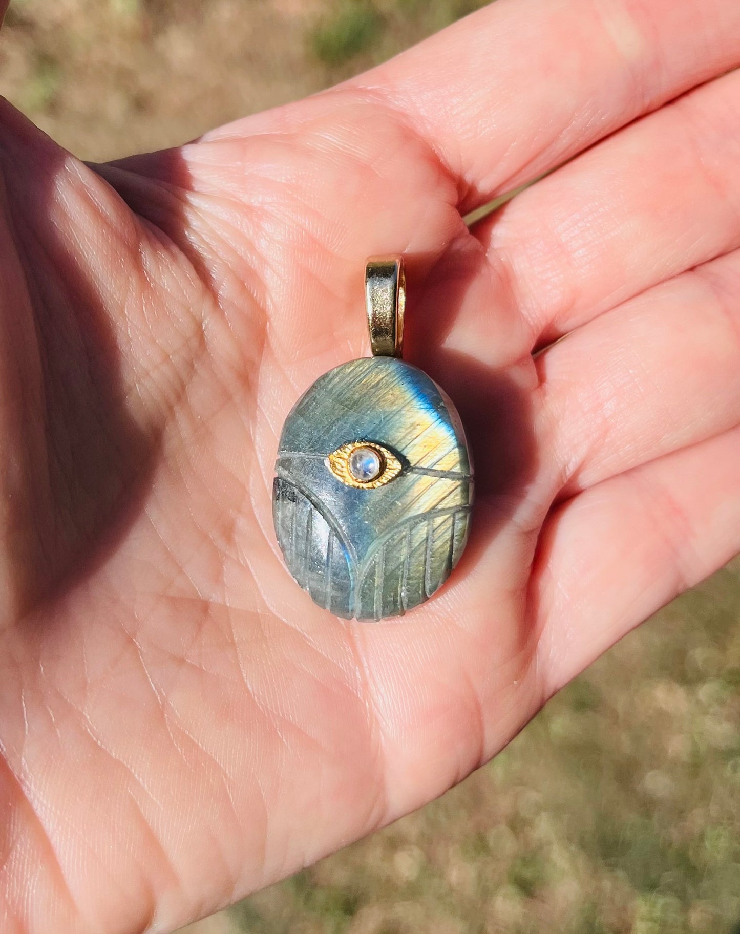 Pendentif talisman scarabée Labradorite