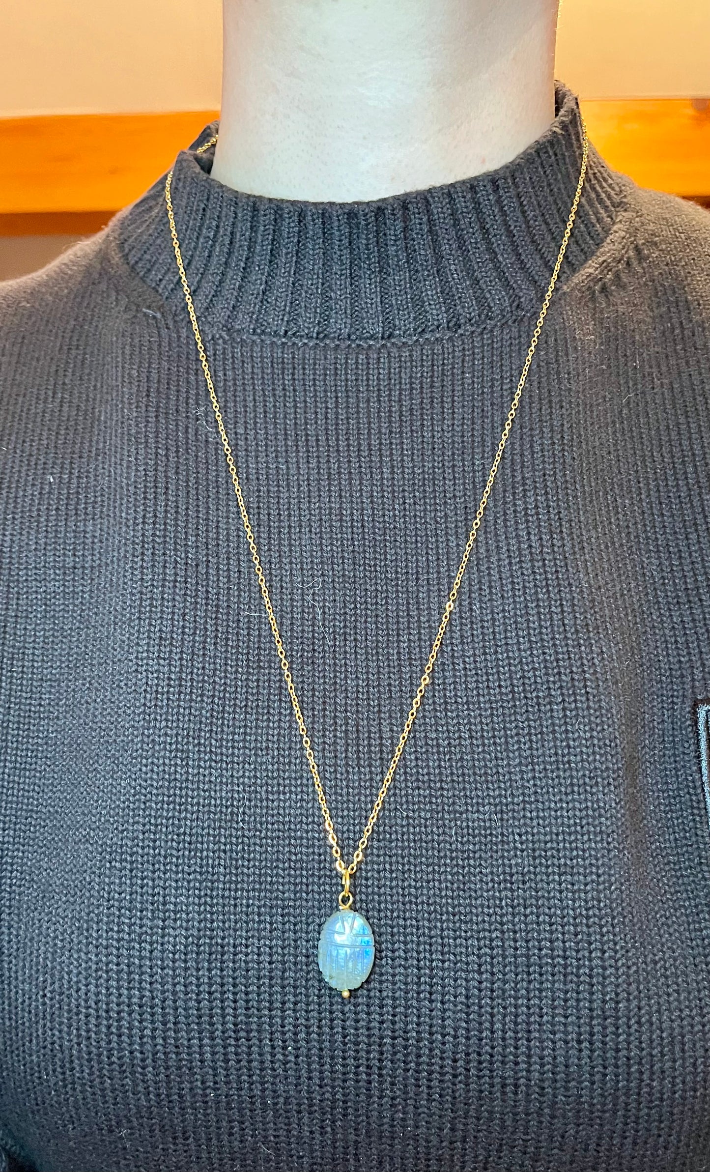 Collier sautoir amulette scarabée Labradorite