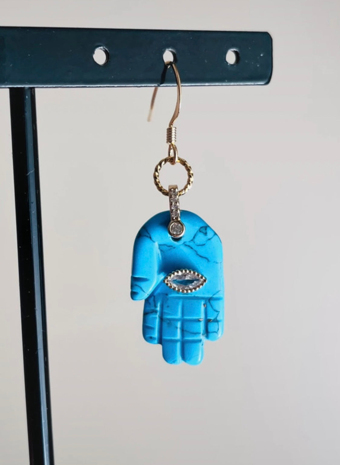 Single loop talisman hand Howlite turquoise