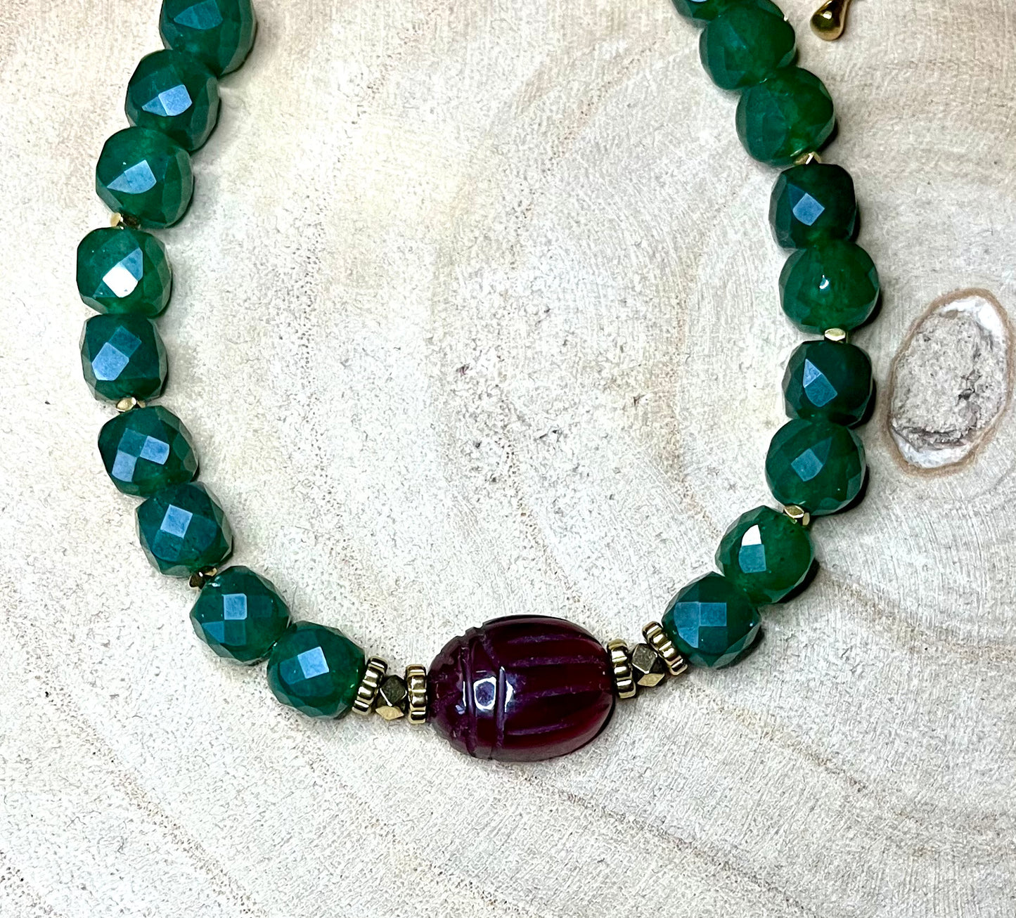 Bracelet talisman scarabée Grenat et Onyx vert