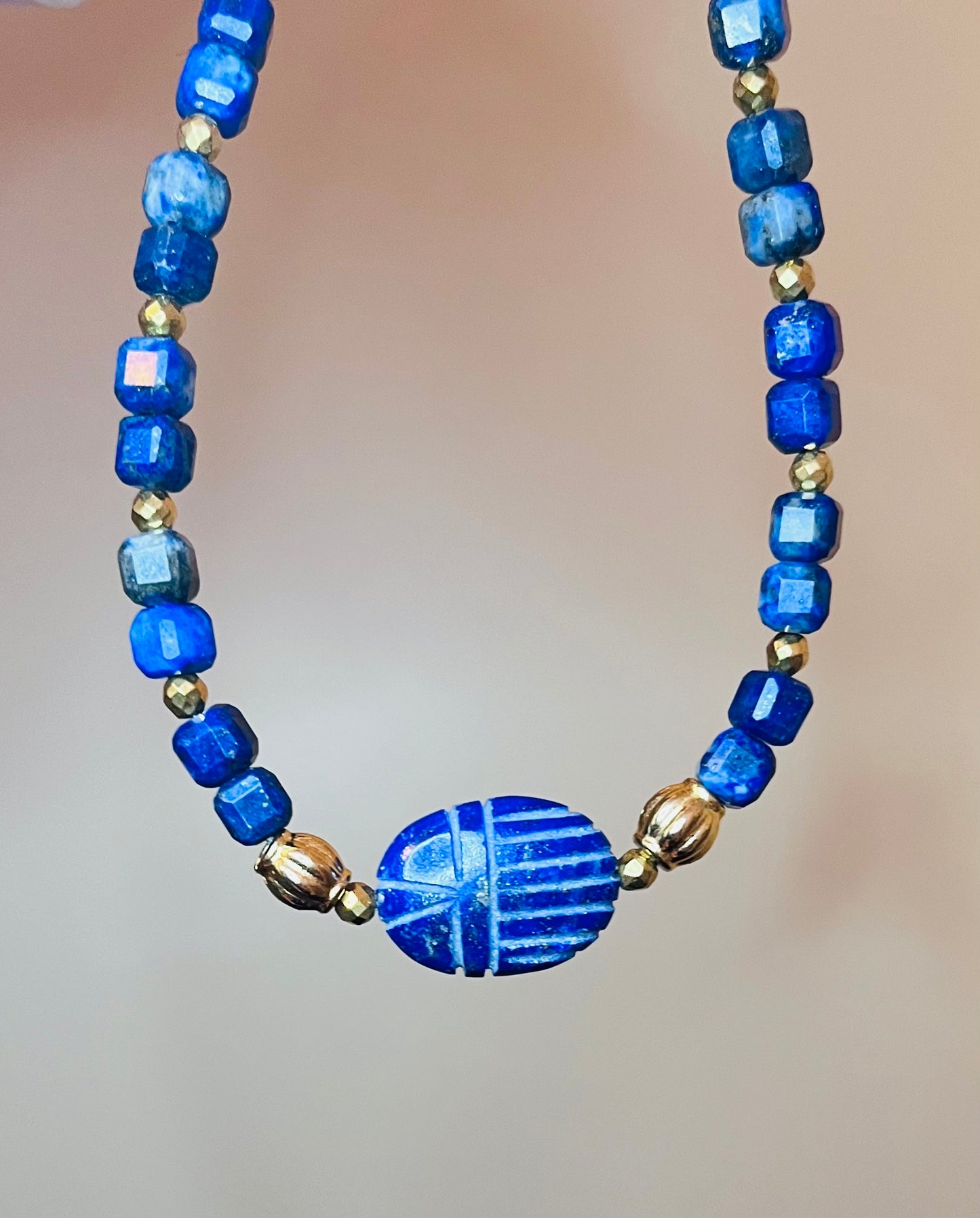 Bracelet amulette scarabée Lapis-lazuli