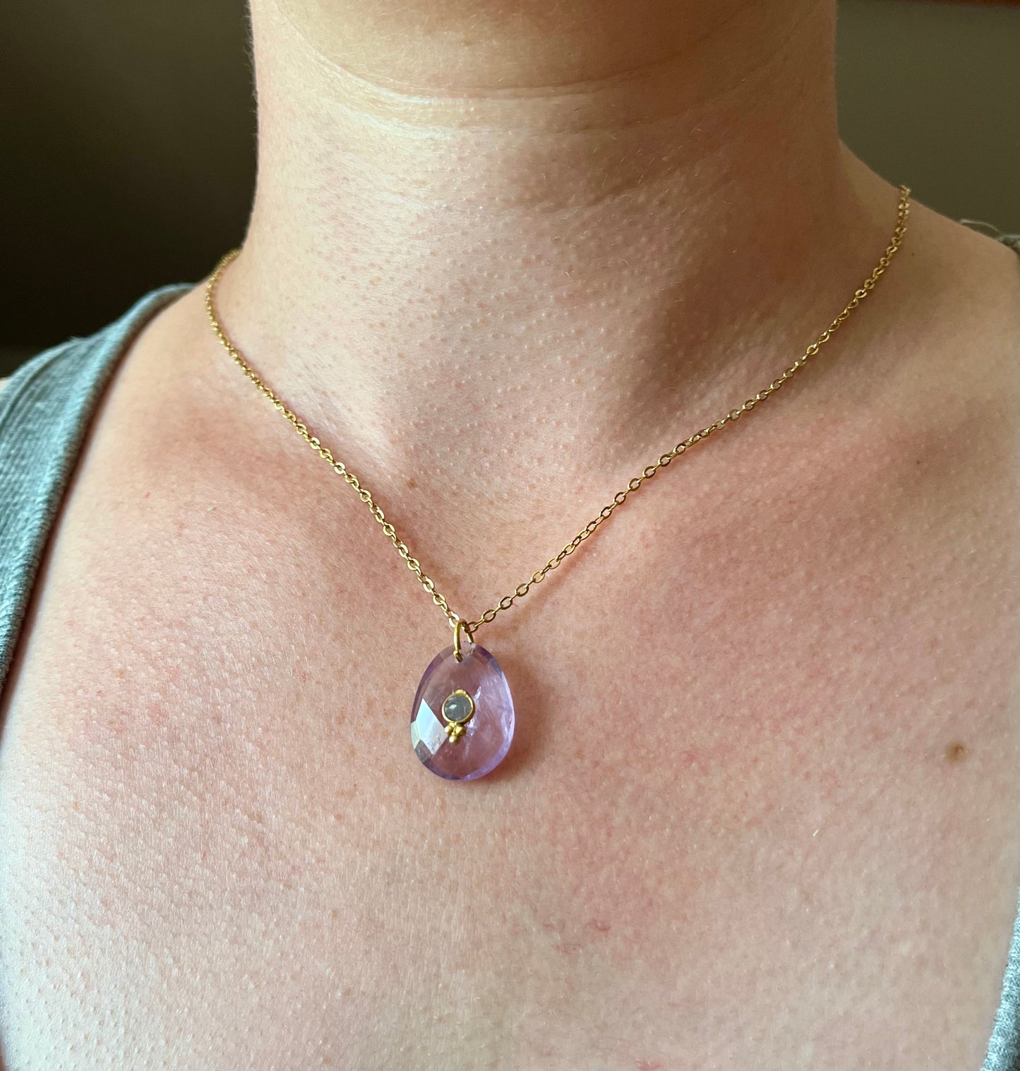 Collier grigri pierres fines
