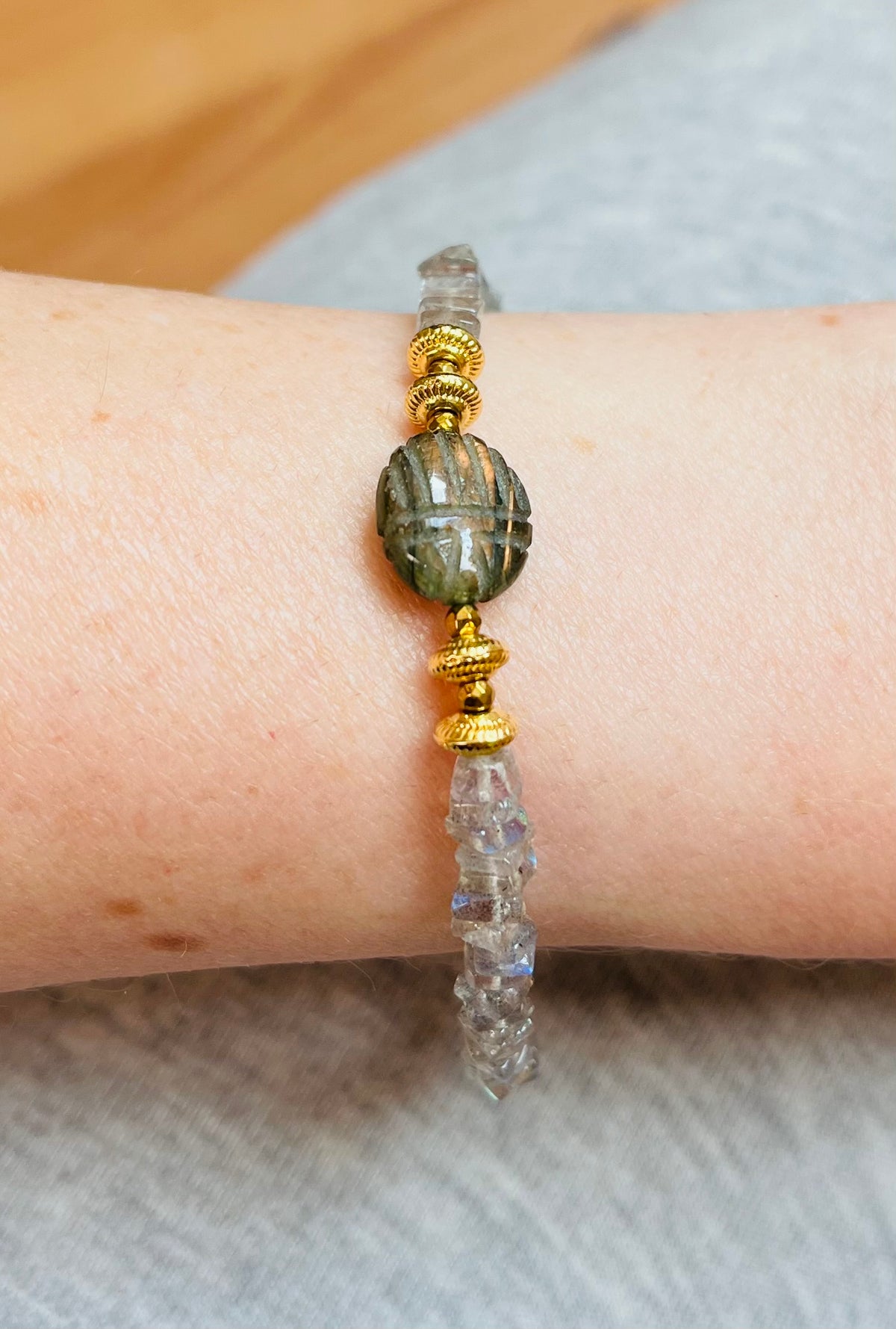 Bracelet amulette scarabée Labradorite