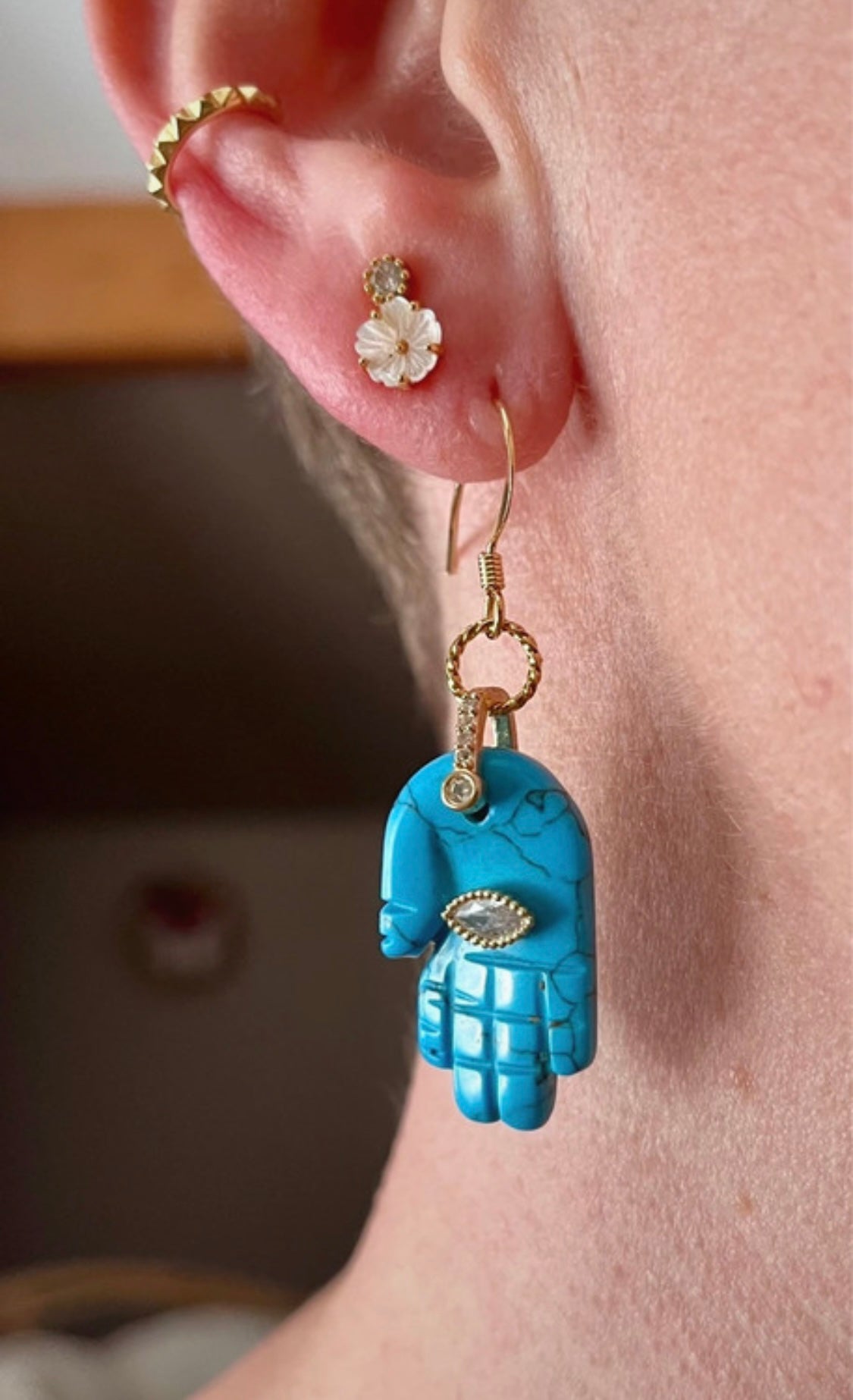 Single loop talisman hand Howlite turquoise