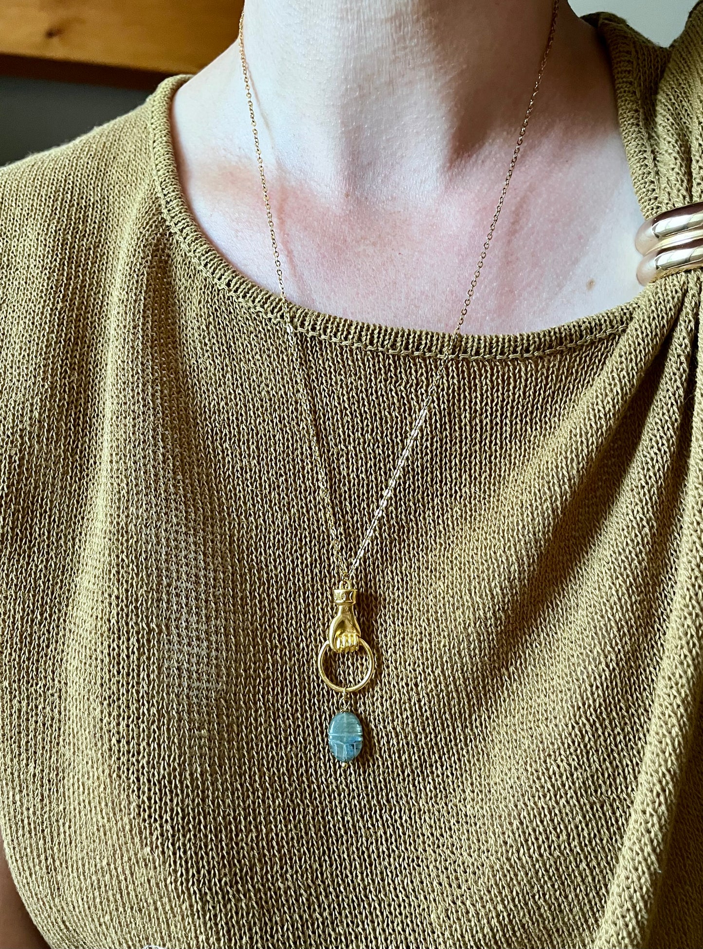 Collier sautoir talisman scarabée Labradorite