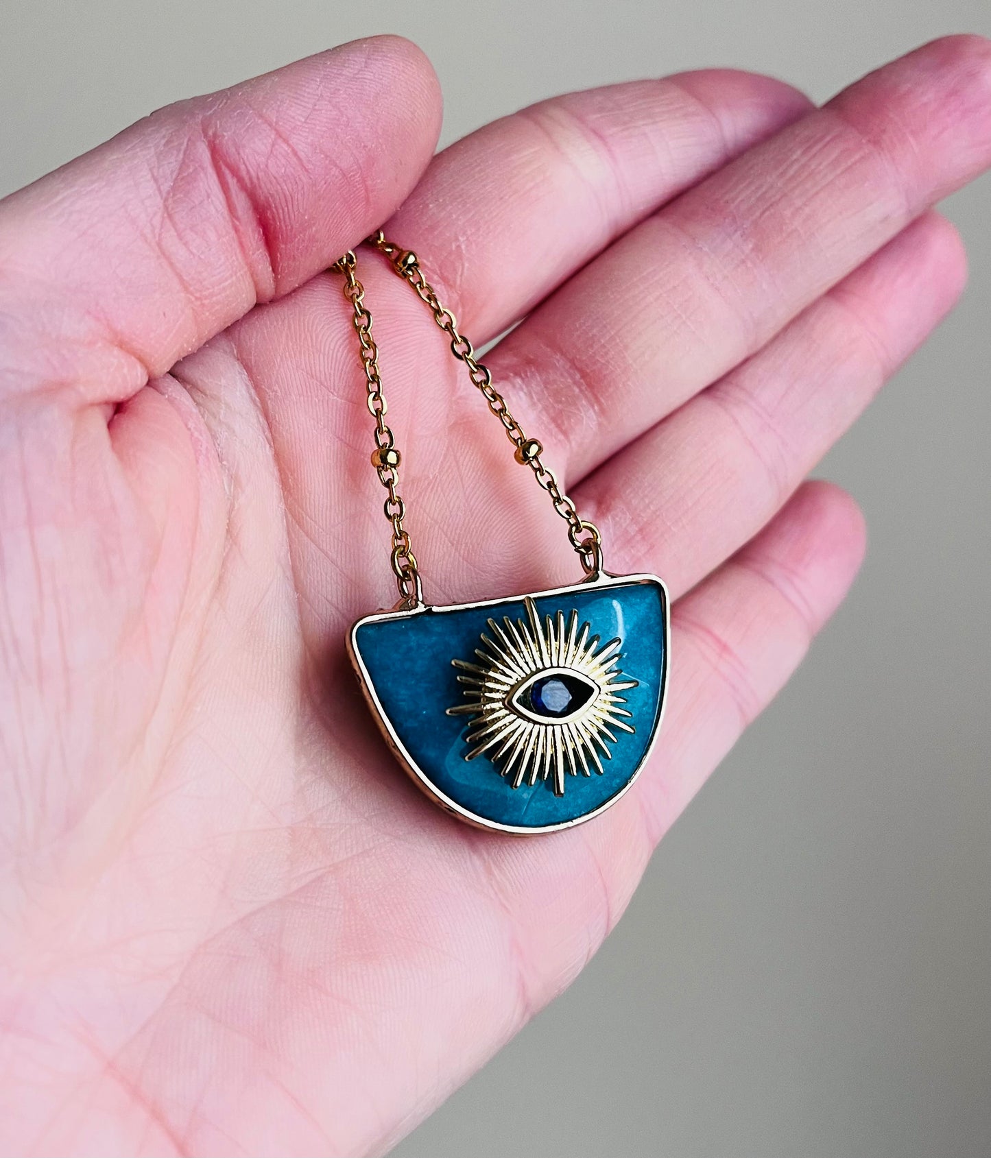 Collier grigri Jade bleu