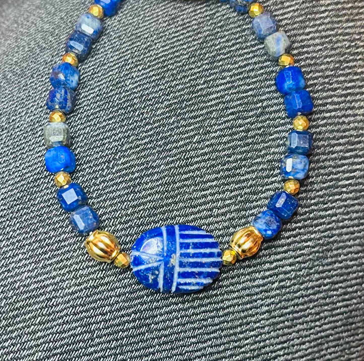 Bracelet amulette scarabée Lapis-lazuli