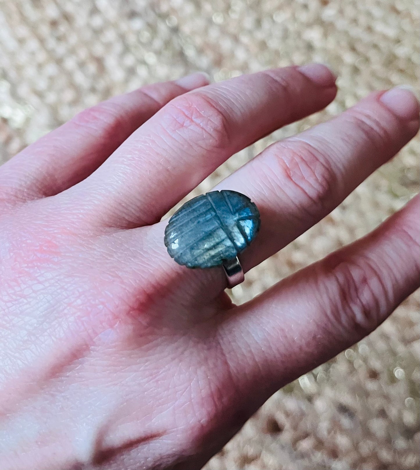 Bague amulette scarabée Labradorite