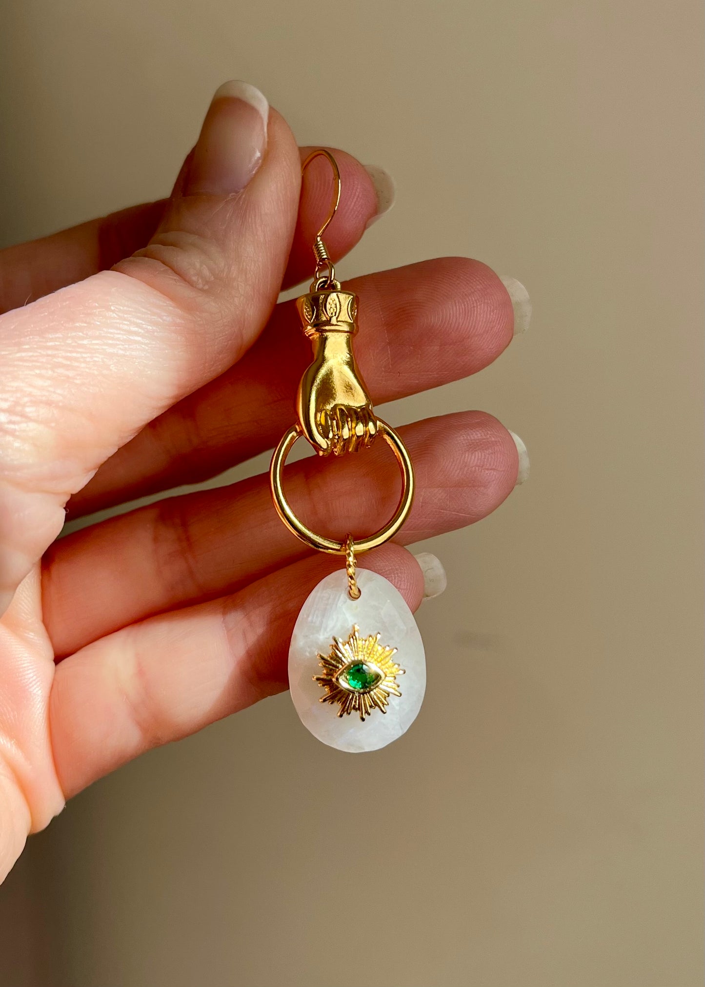 Mono boucle amulette Pierre de Lune