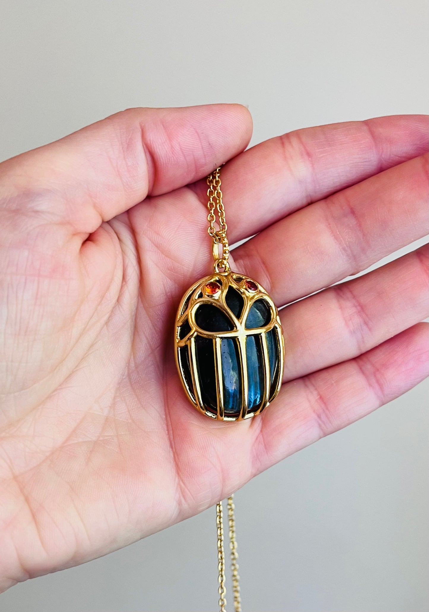 Collier amulette scarabée Labradorite