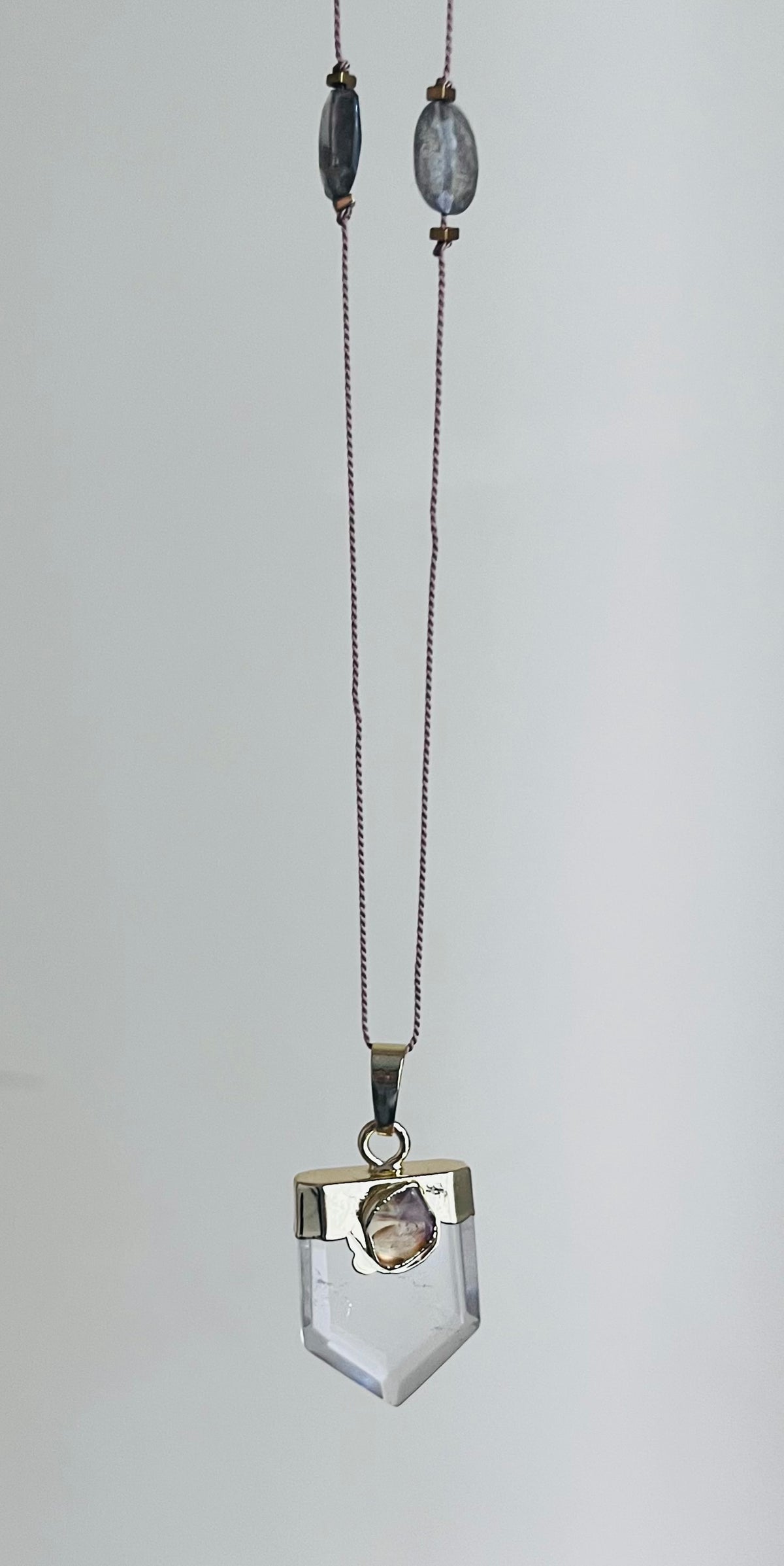 Collier sautoir Talisman Labradorite et Cristal de Roche