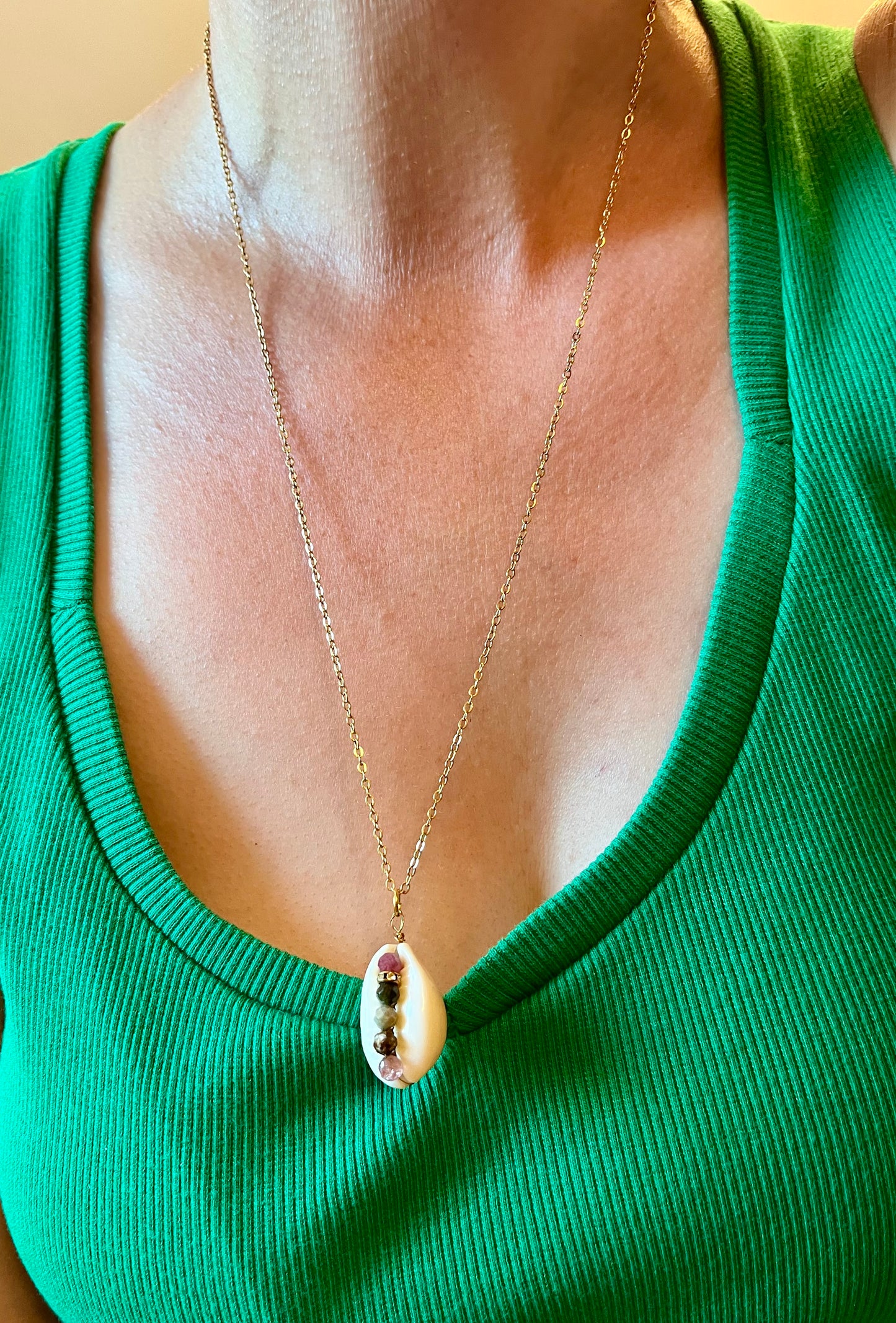 Collier sautoir Cauri et Tourmalines