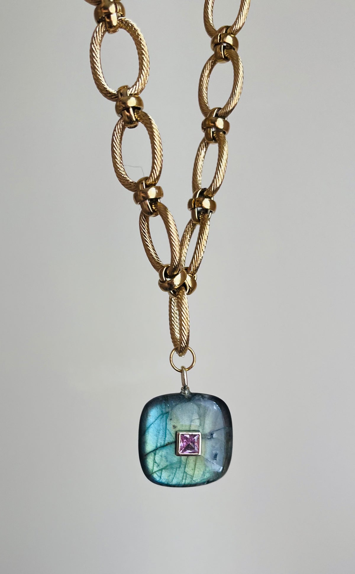 Collier grigri Labradorite