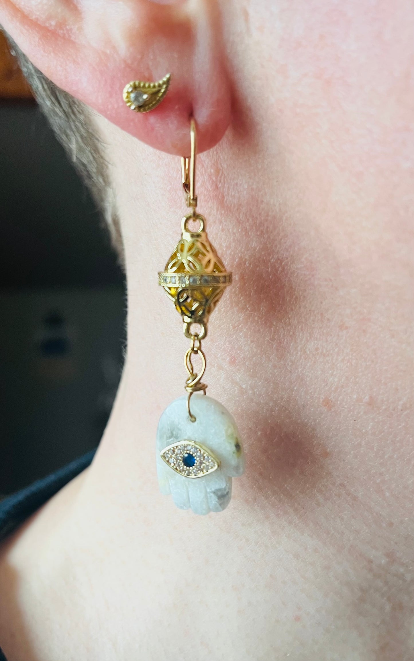 Single protective hand loop with Moonstone