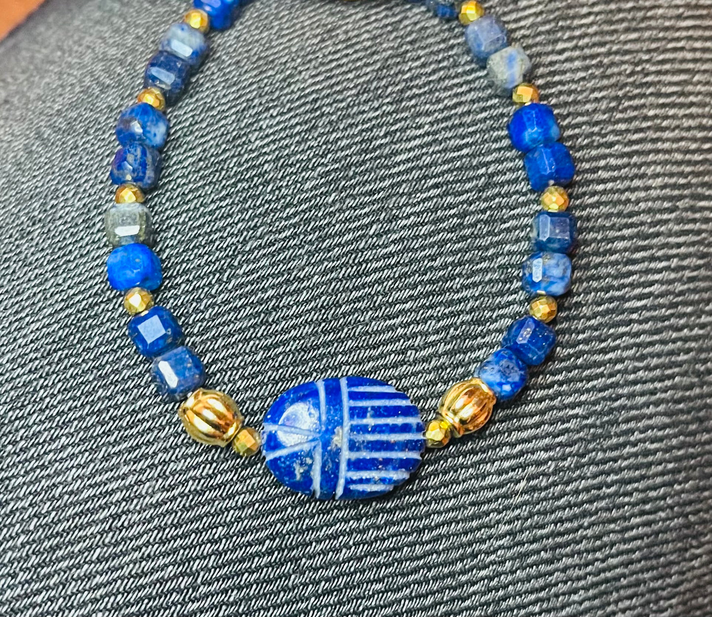 Bracelet amulette scarabée Lapis-lazuli