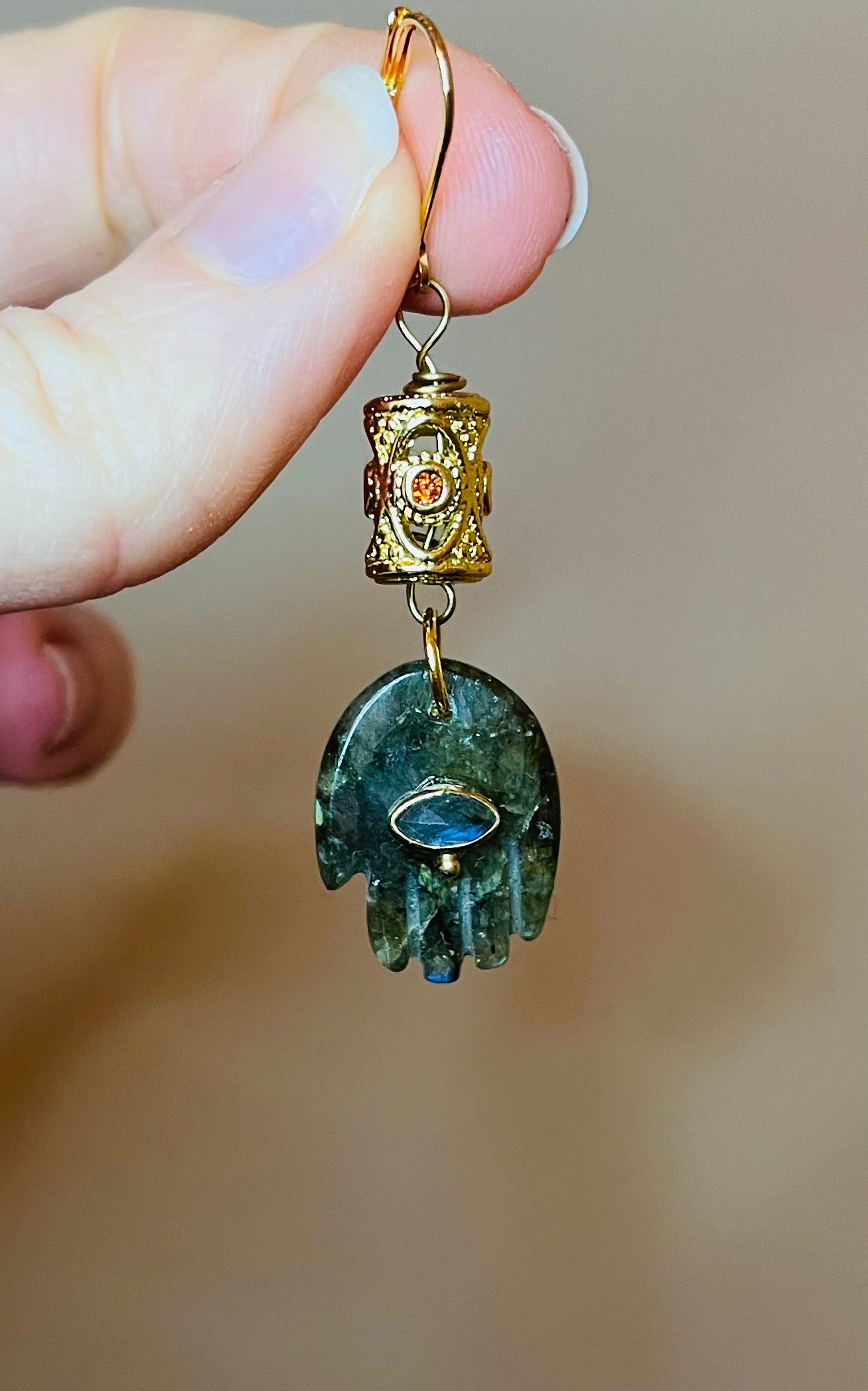 Mono loop grigri hand Labradorite