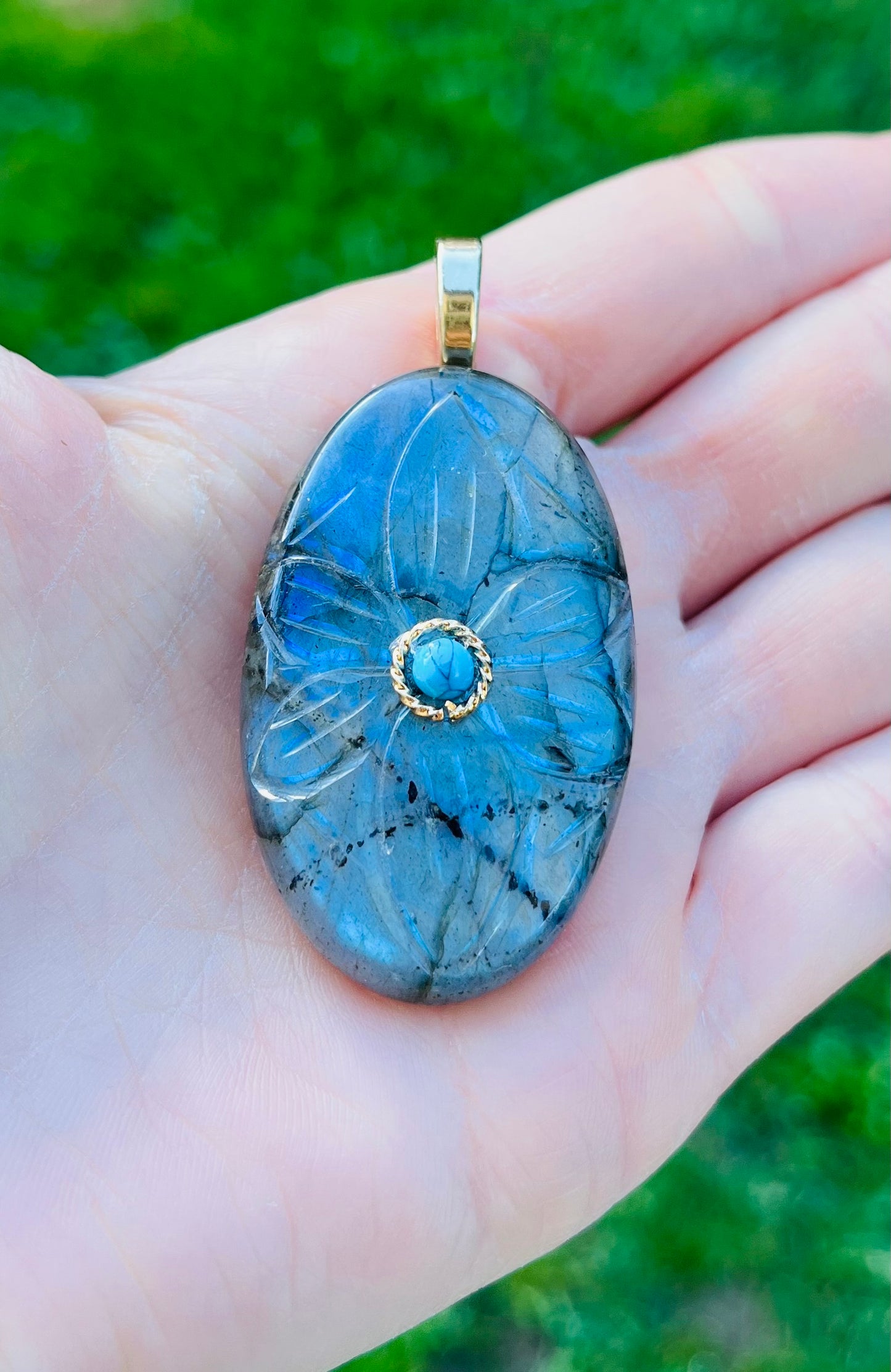Pendentif gravé Labradorite