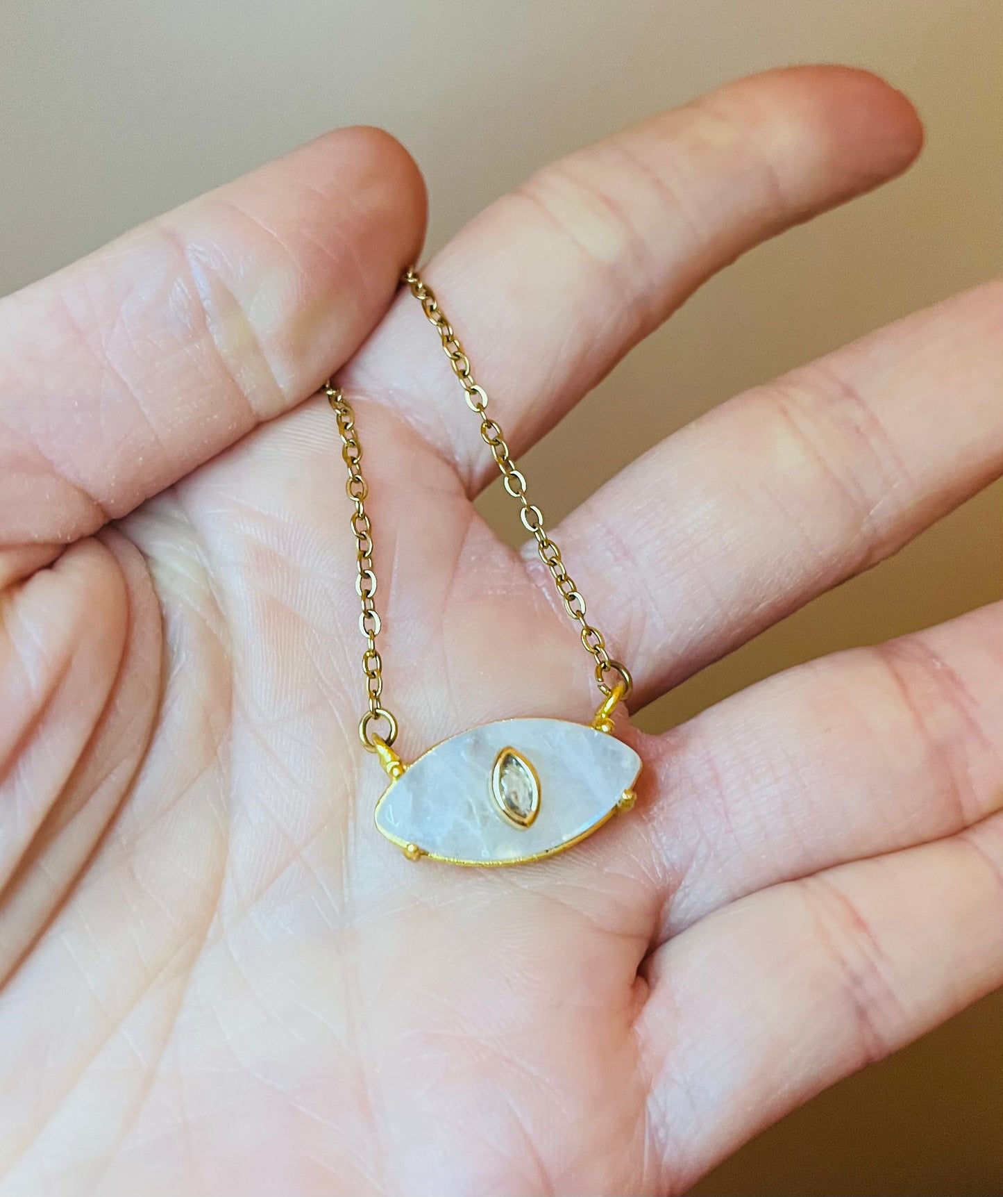 Collier talisman œil protecteur Pierre de Lune