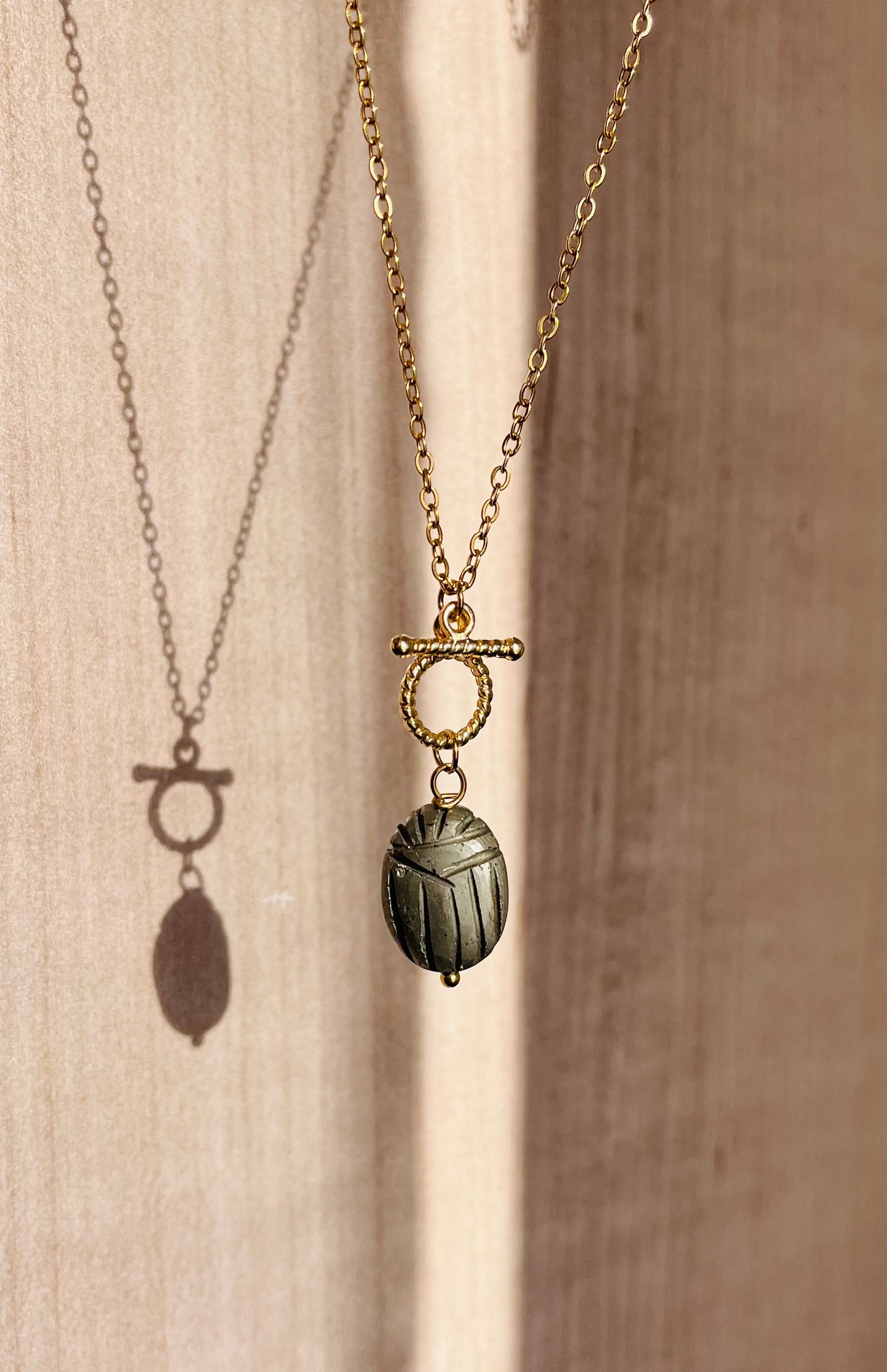 Collier amulette scarabée Pyrite