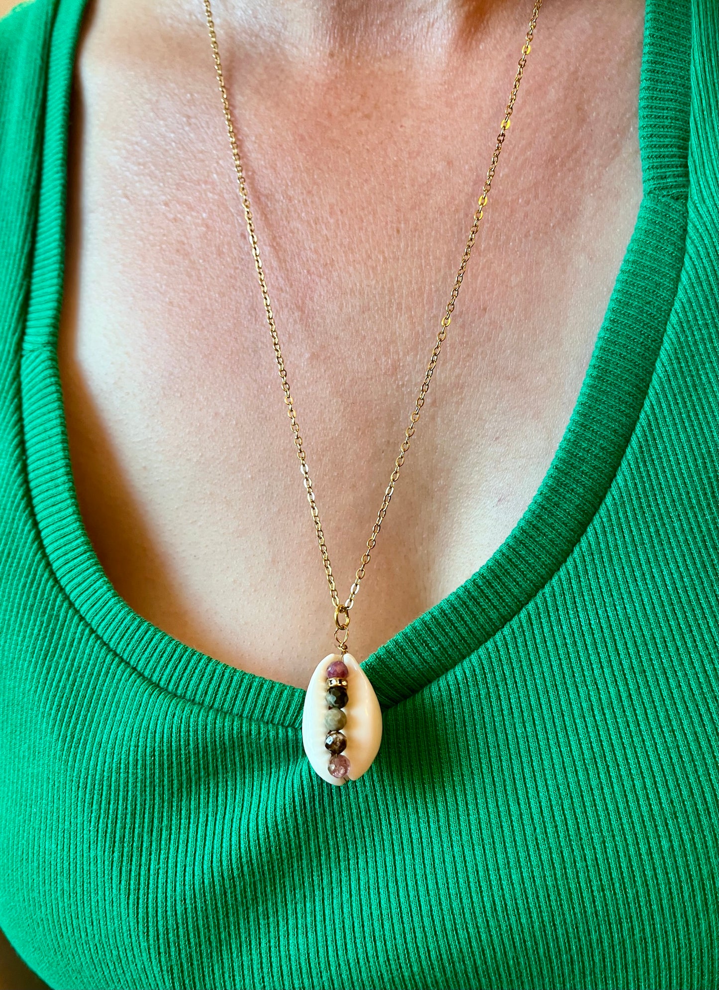 Collier sautoir Cauri et Tourmalines