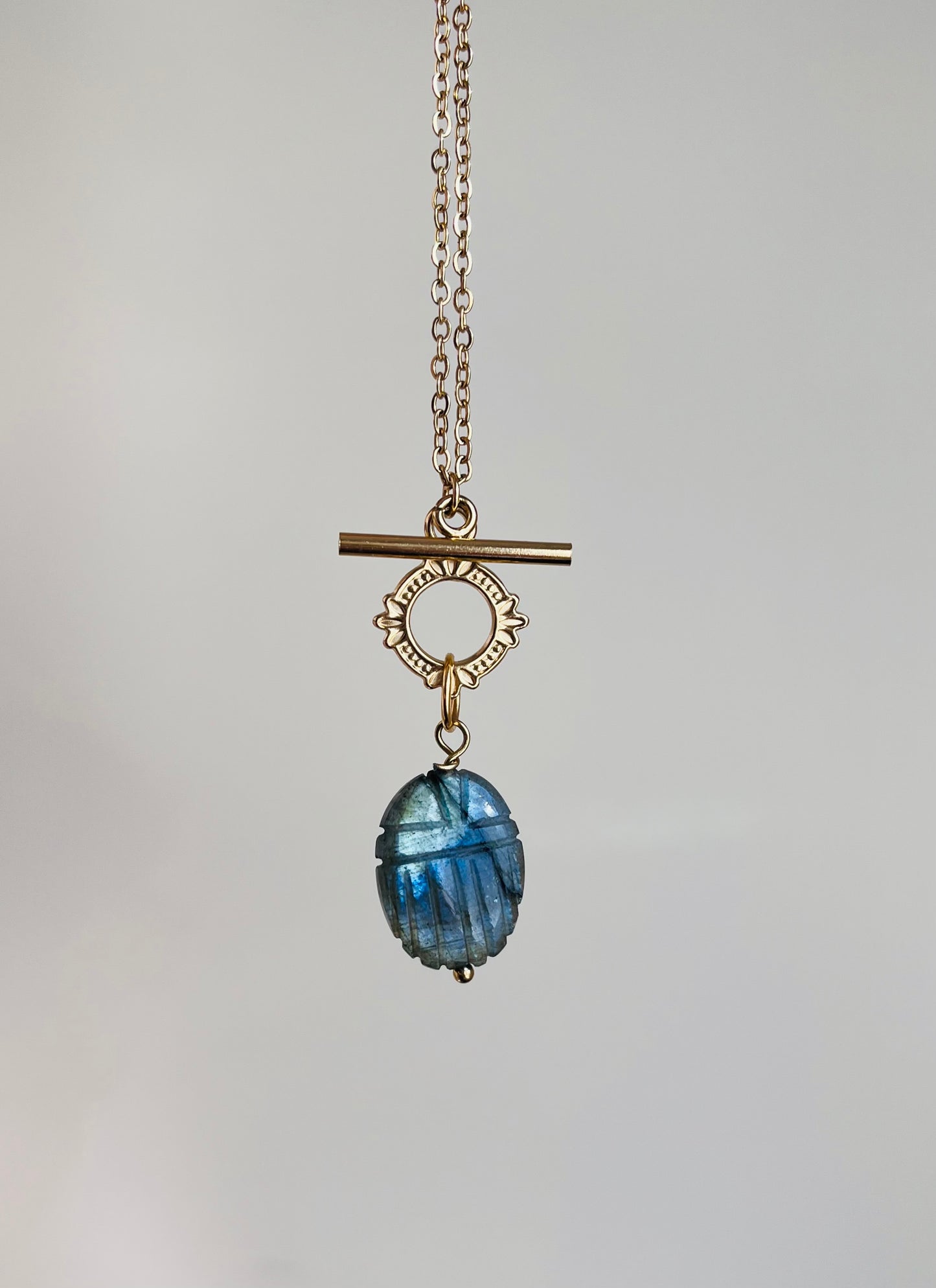 Collier amulette scarabée Labradorite