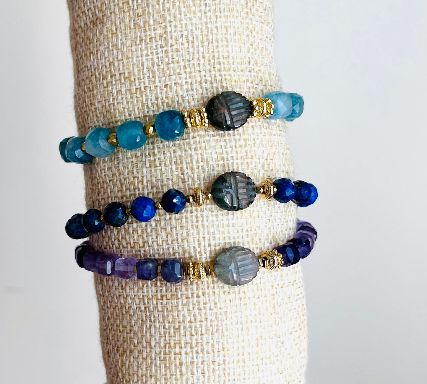 Bracelet amulette scarabée Labradorite et Pierres fines