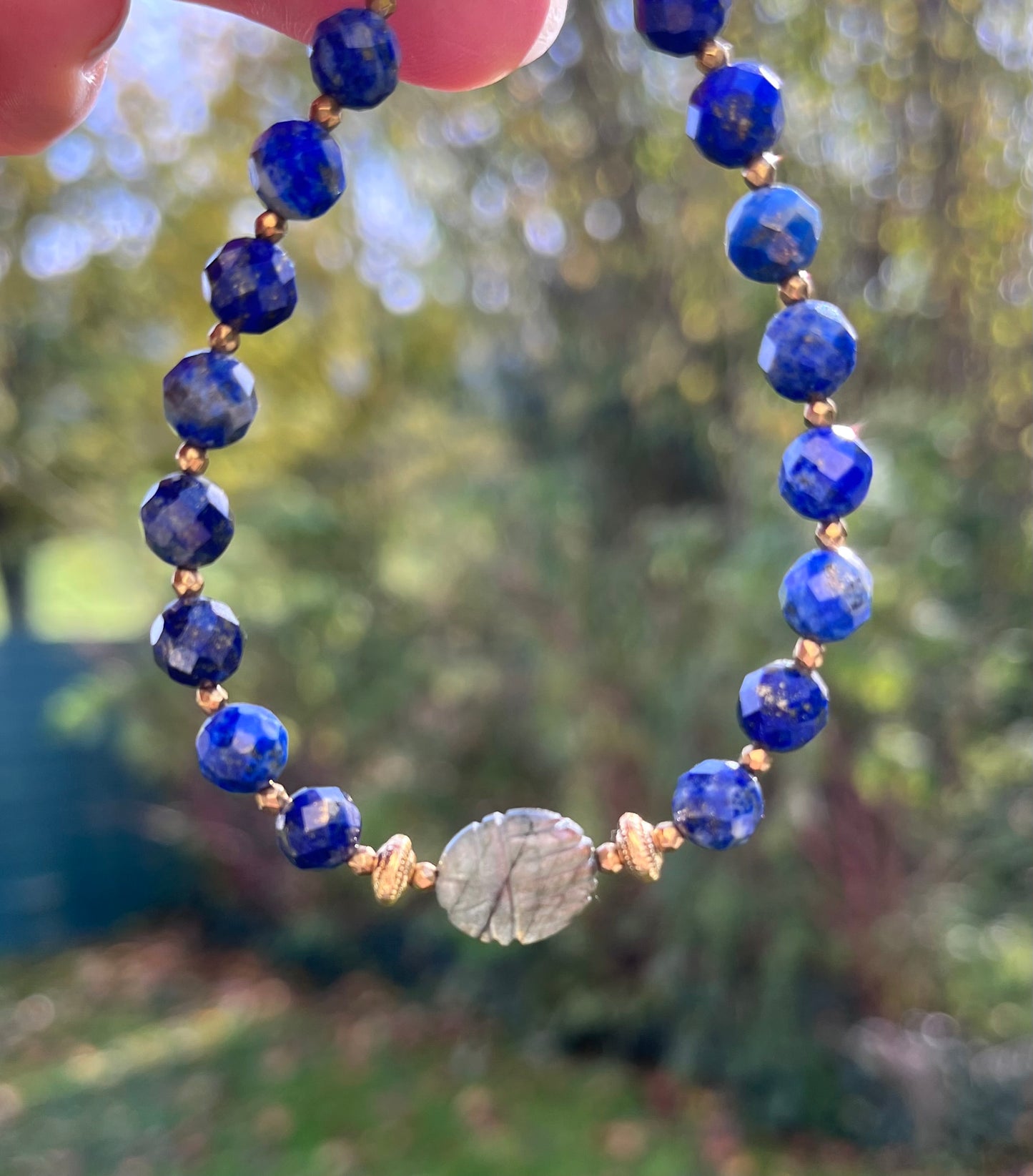 Bracelet amulette scarabée Labradorite et Lapis-lazuli