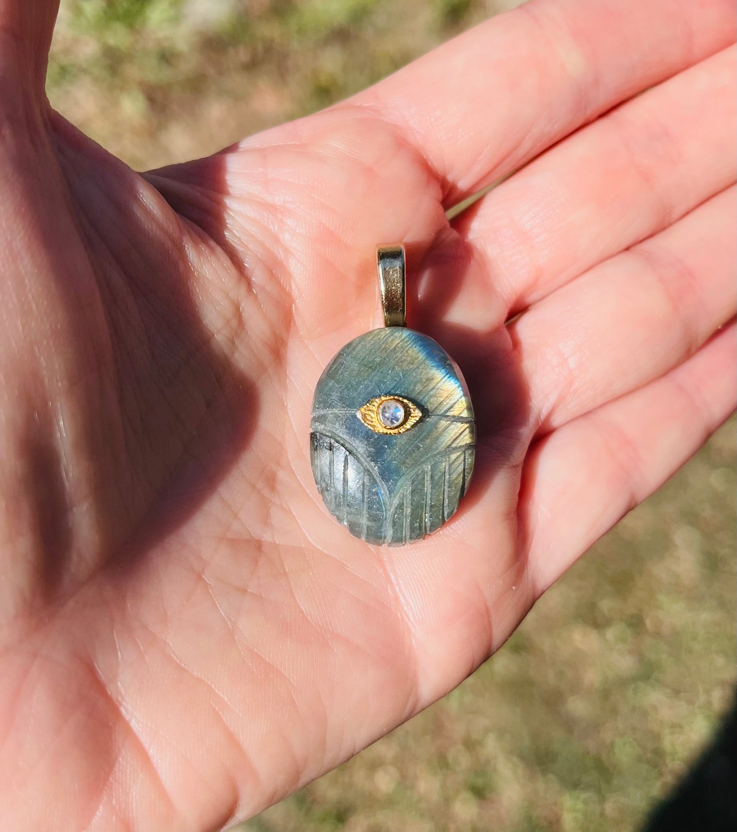 Pendentif talisman scarabée Labradorite