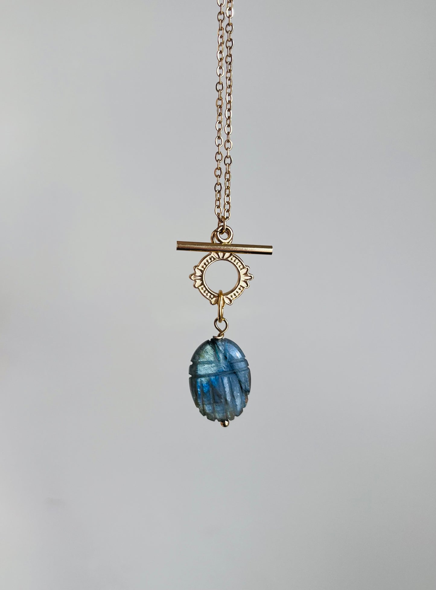 Collier amulette scarabée Labradorite