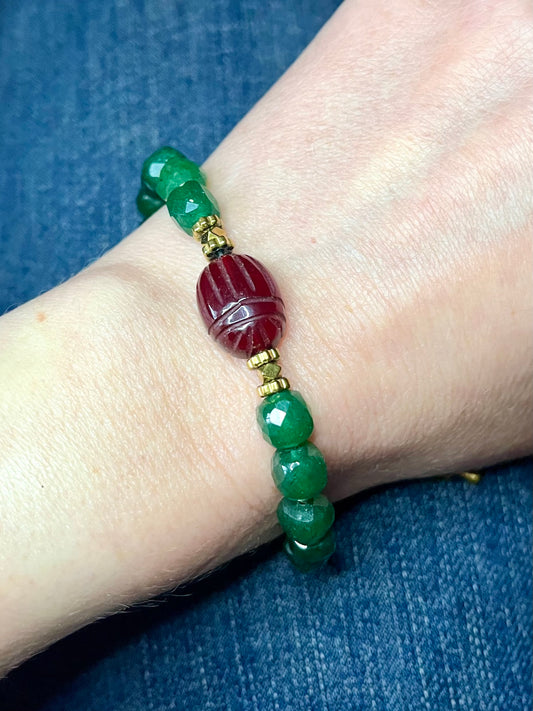 Bracelet talisman scarabée Grenat et Onyx vert