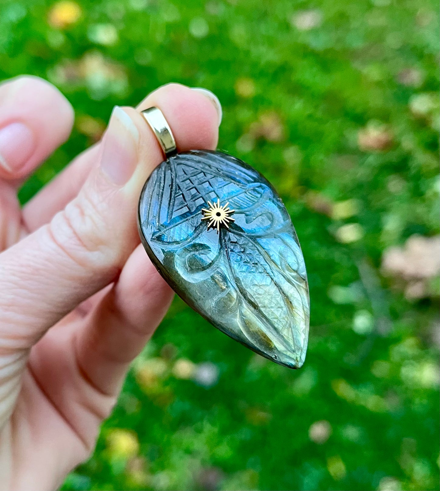 Pendentif amulette masque protecteur Labradorite