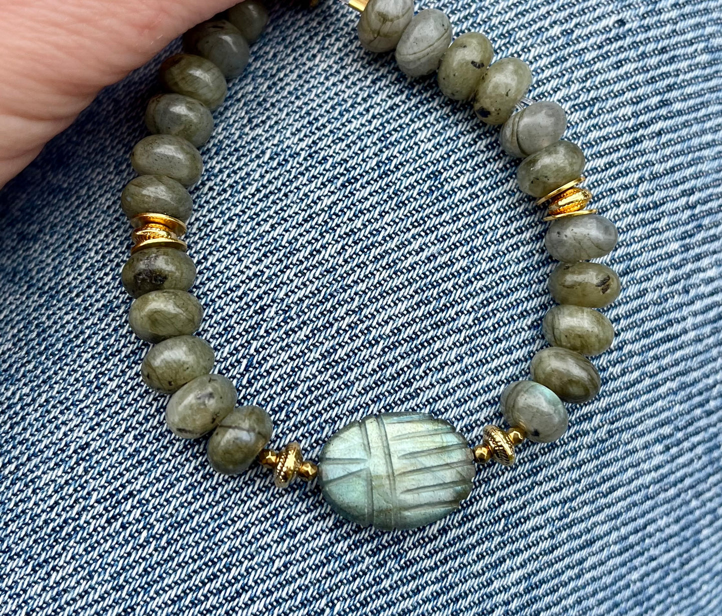 Bracelet amulette scarabée Labradorite