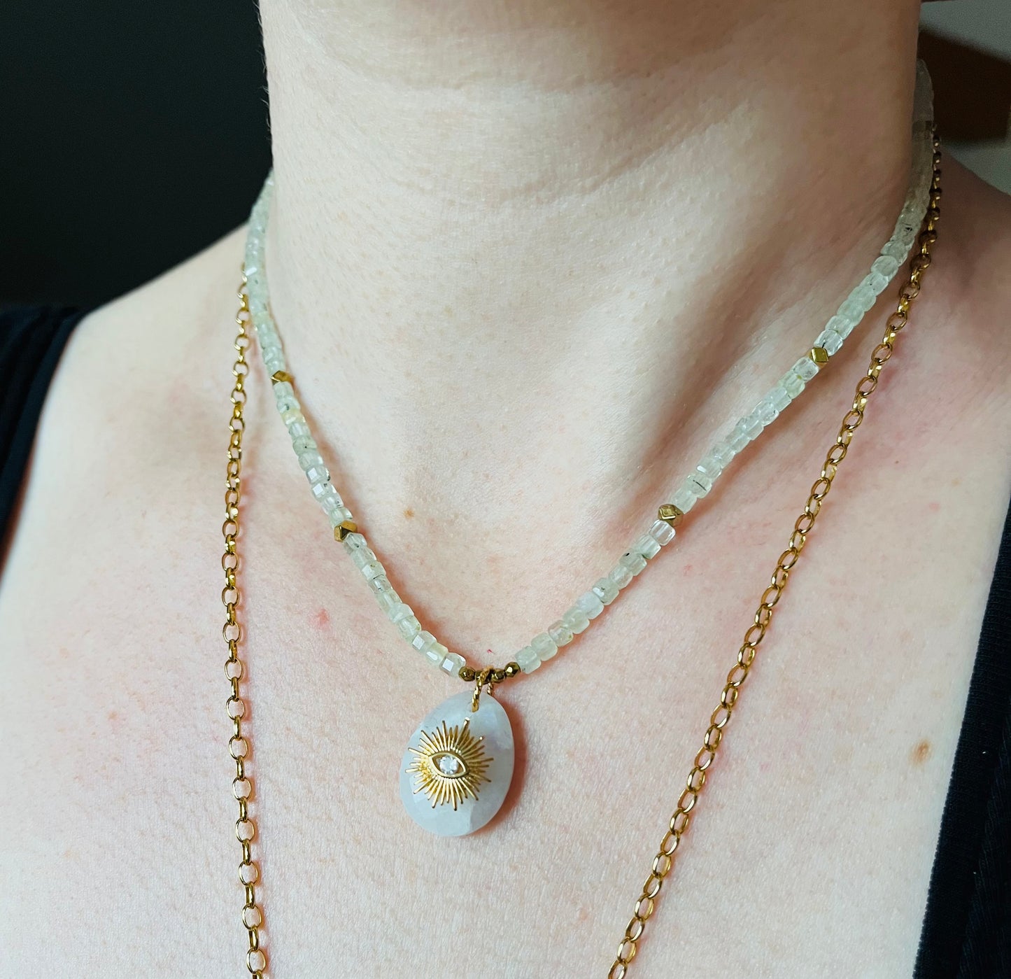 Collier talisman Prehnite et Pierre de Lune - Bienveillance, joie