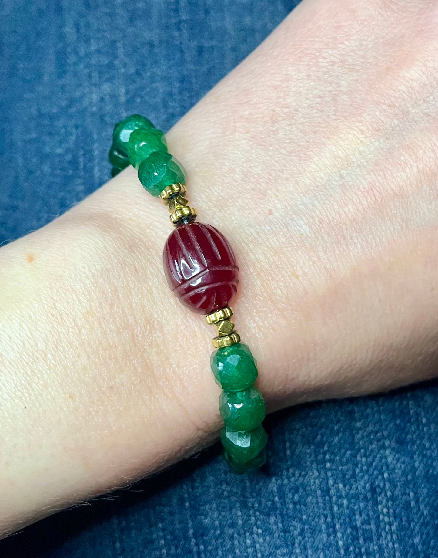 Bracelet talisman scarabée Grenat et Onyx vert