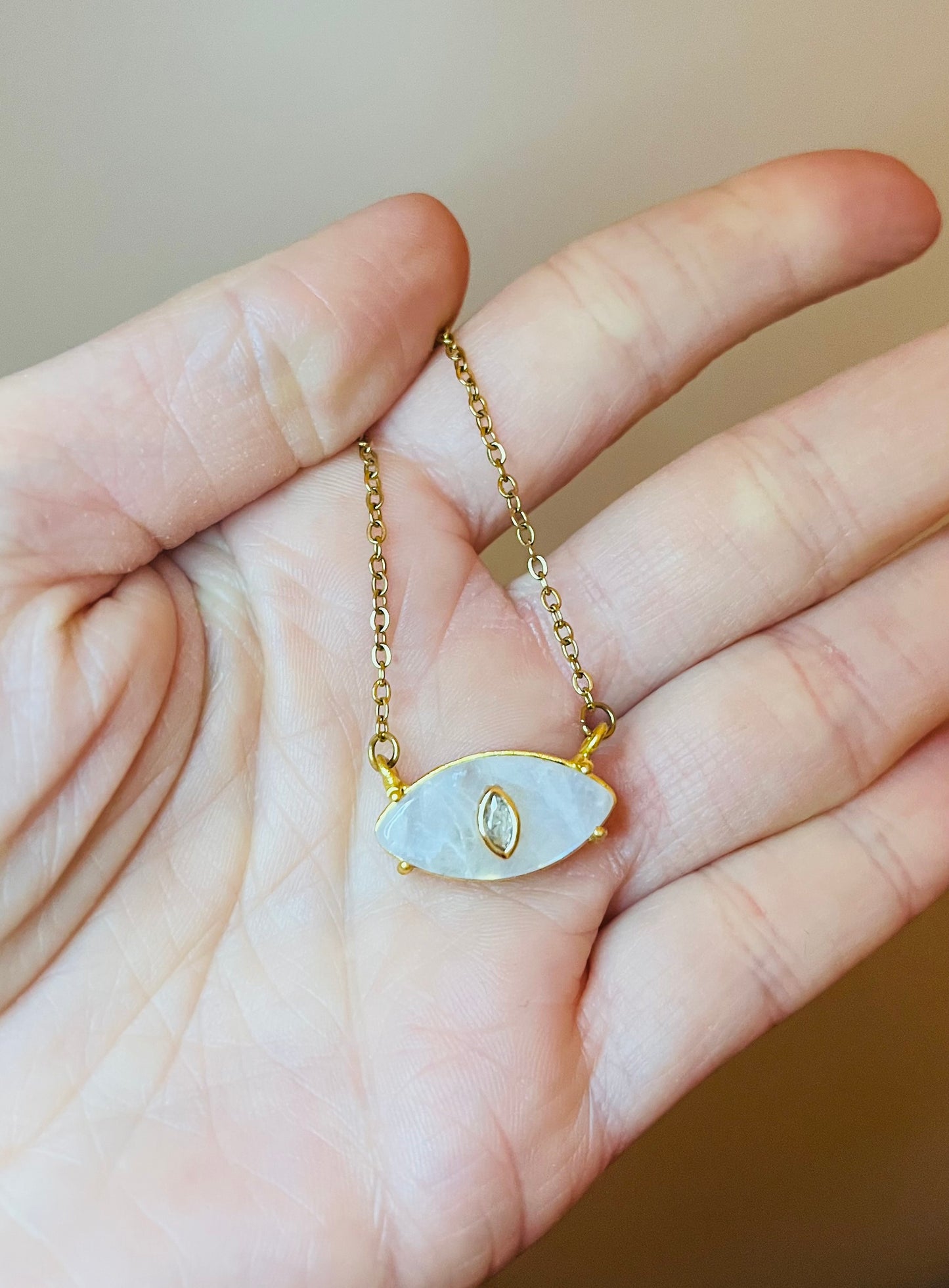 Collier talisman œil protecteur Pierre de Lune