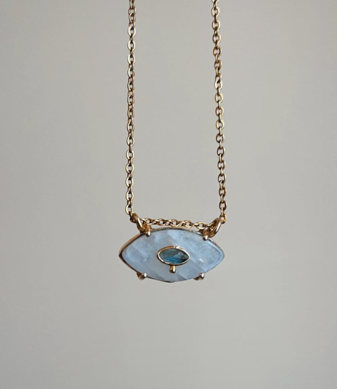 Collier amulette œil protecteur Pierre de Lune
