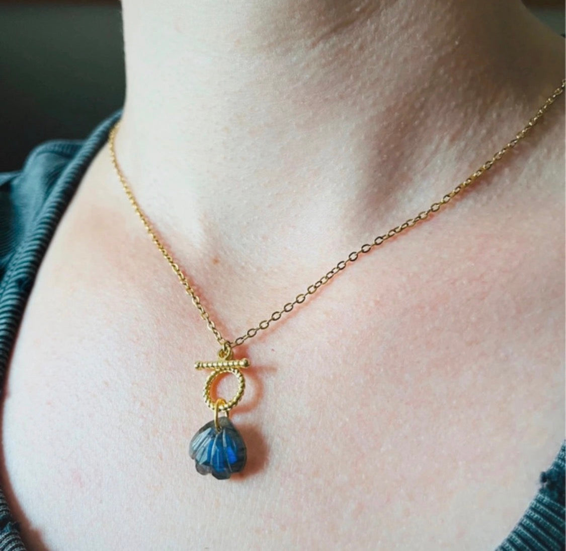 Collier grigri coquillage Labradorite