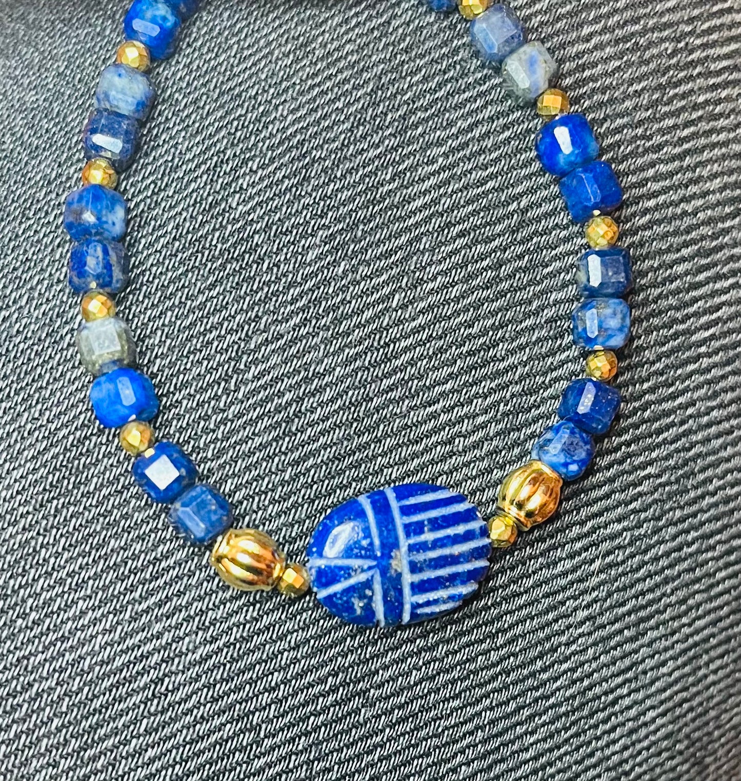 Bracelet amulette scarabée Lapis-lazuli