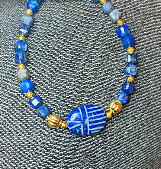 Bracelet amulette scarabée Lapis-lazuli