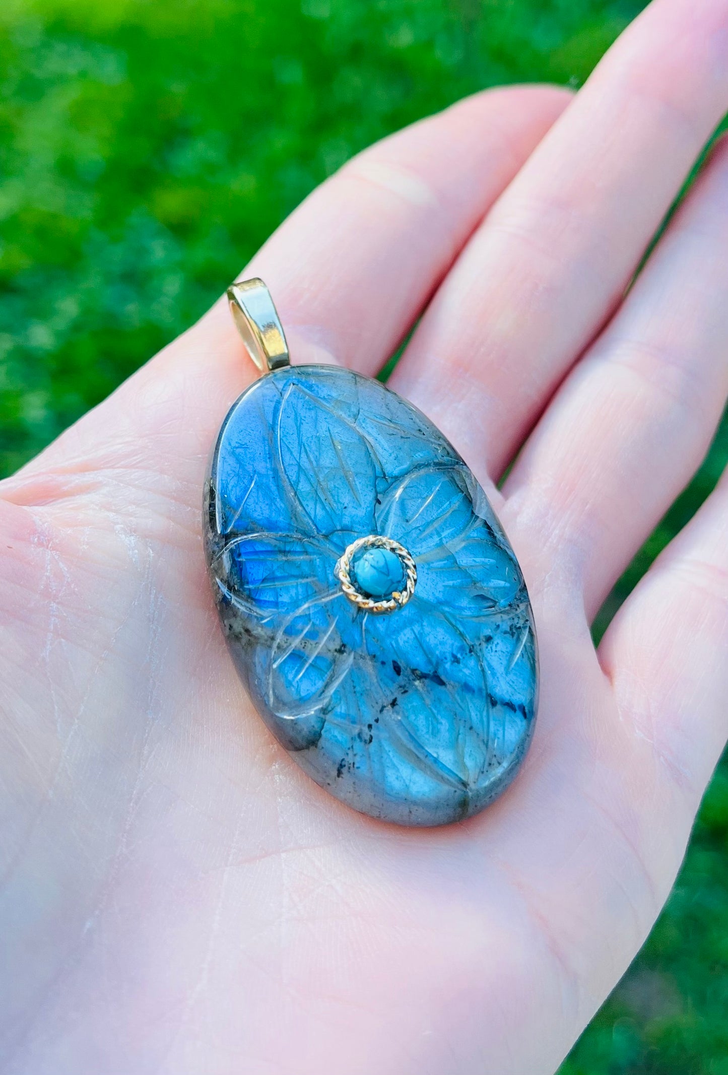 Pendentif gravé Labradorite