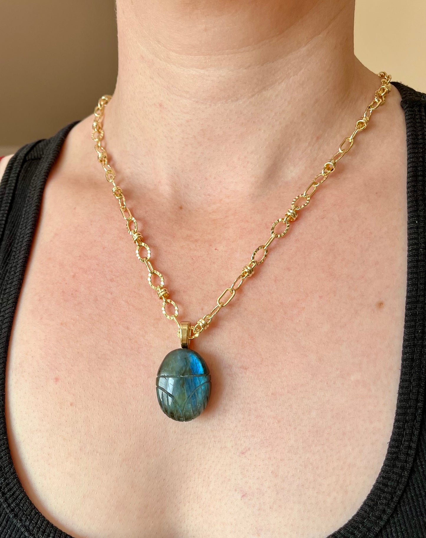 Collier talisman scarabée Labradorite