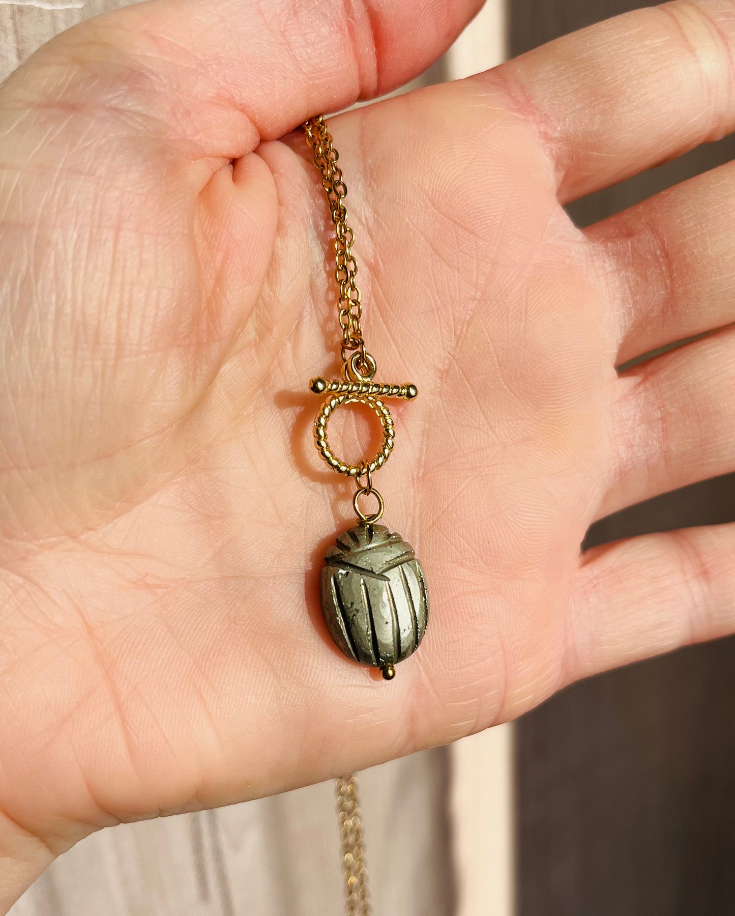 Collier amulette scarabée Pyrite
